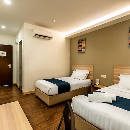 1 Orange Hotel Sungai Buloh Exteriör bild