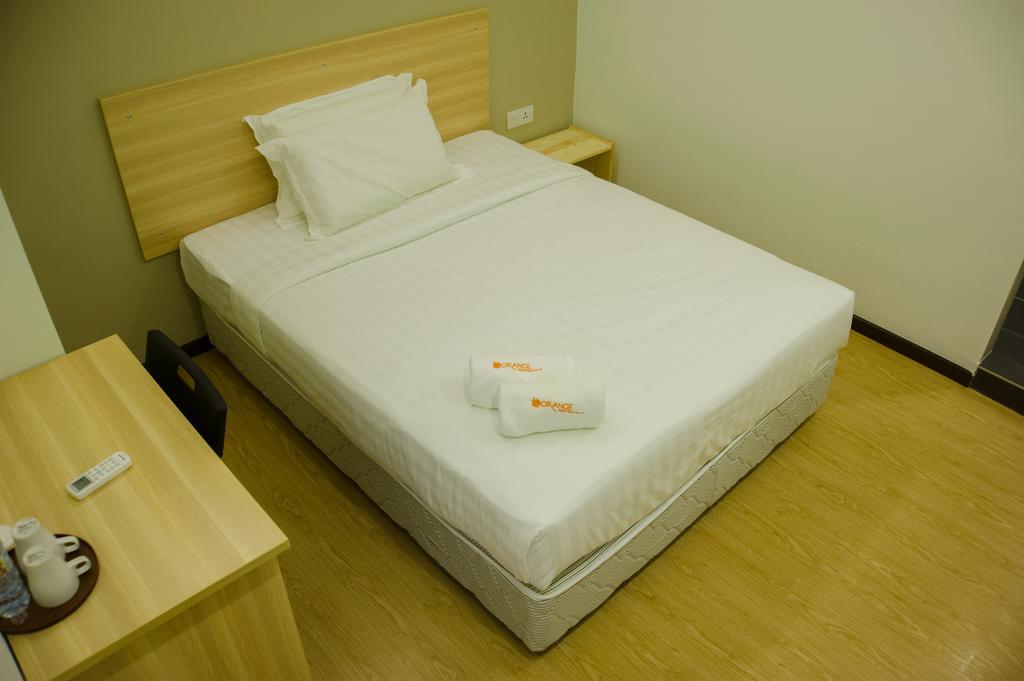 1 Orange Hotel Sungai Buloh Exteriör bild