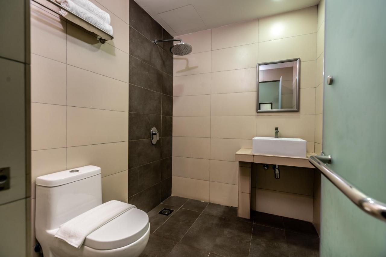 1 Orange Hotel Sungai Buloh Exteriör bild